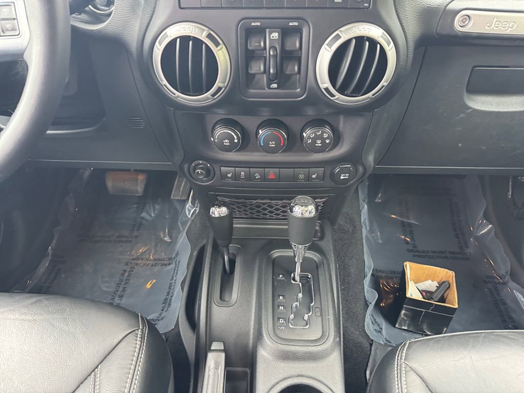Used 2017 Jeep Wrangler Unlimited Rubicon image 11