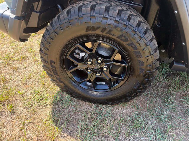 Used 2024 Jeep Wrangler Unlimited AWD/4WD image 32