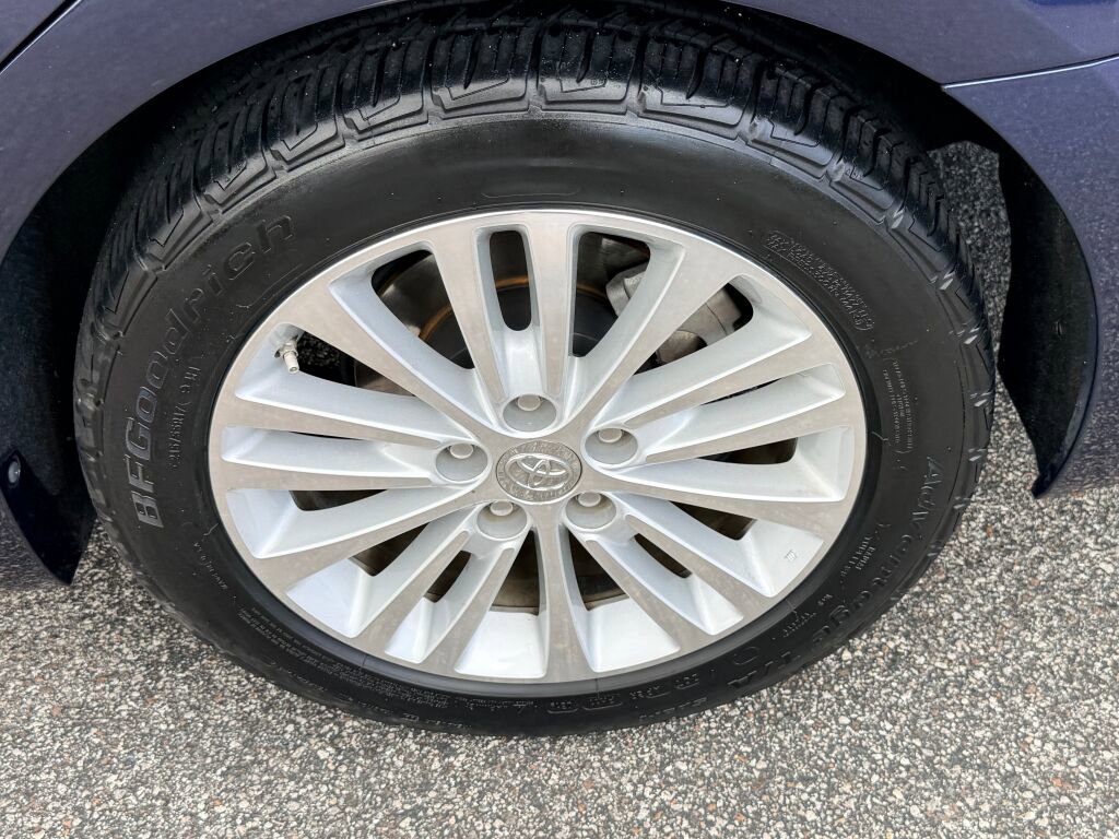 Used 2014 Toyota Avalon Limited image 9