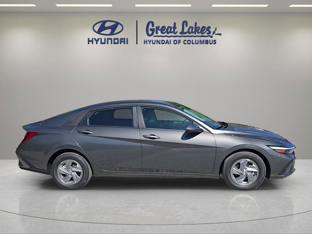 New 2026 Hyundai Elantra SE FWD image 4