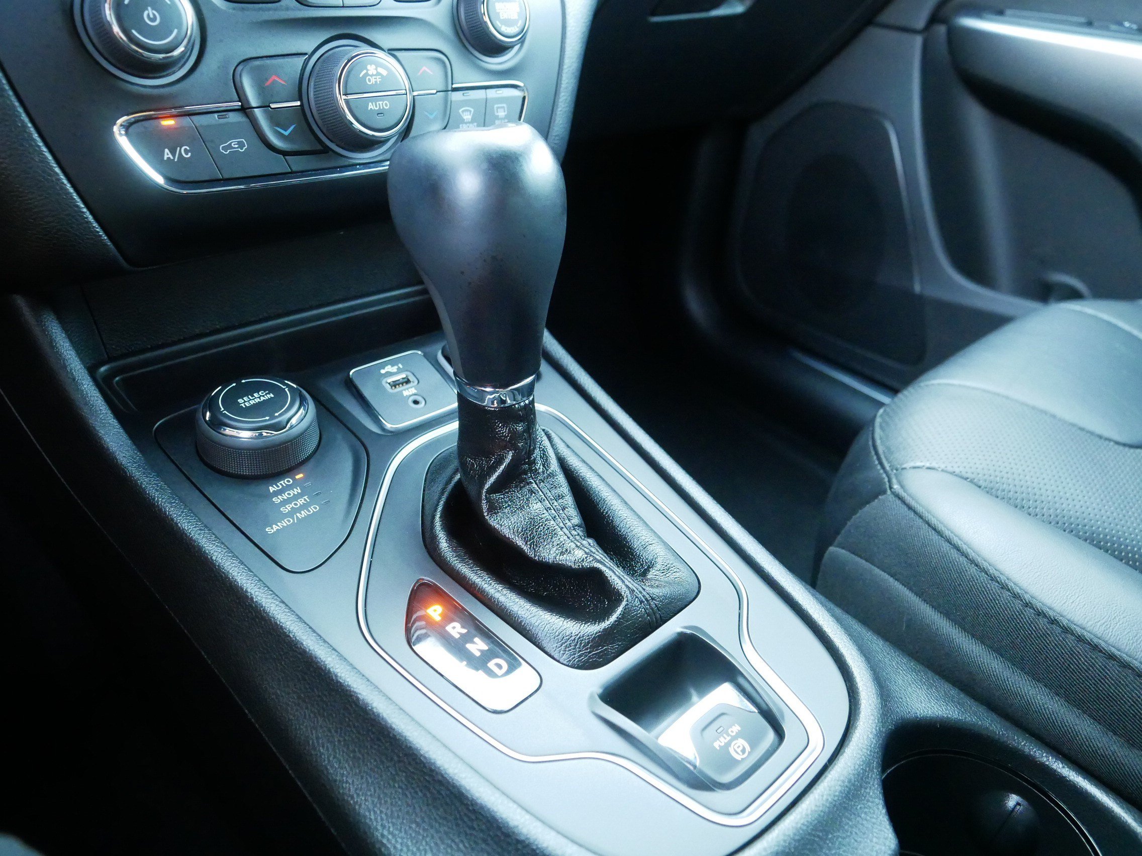 Used 2019 Jeep Cherokee High Altitude AWD/4WD image 24