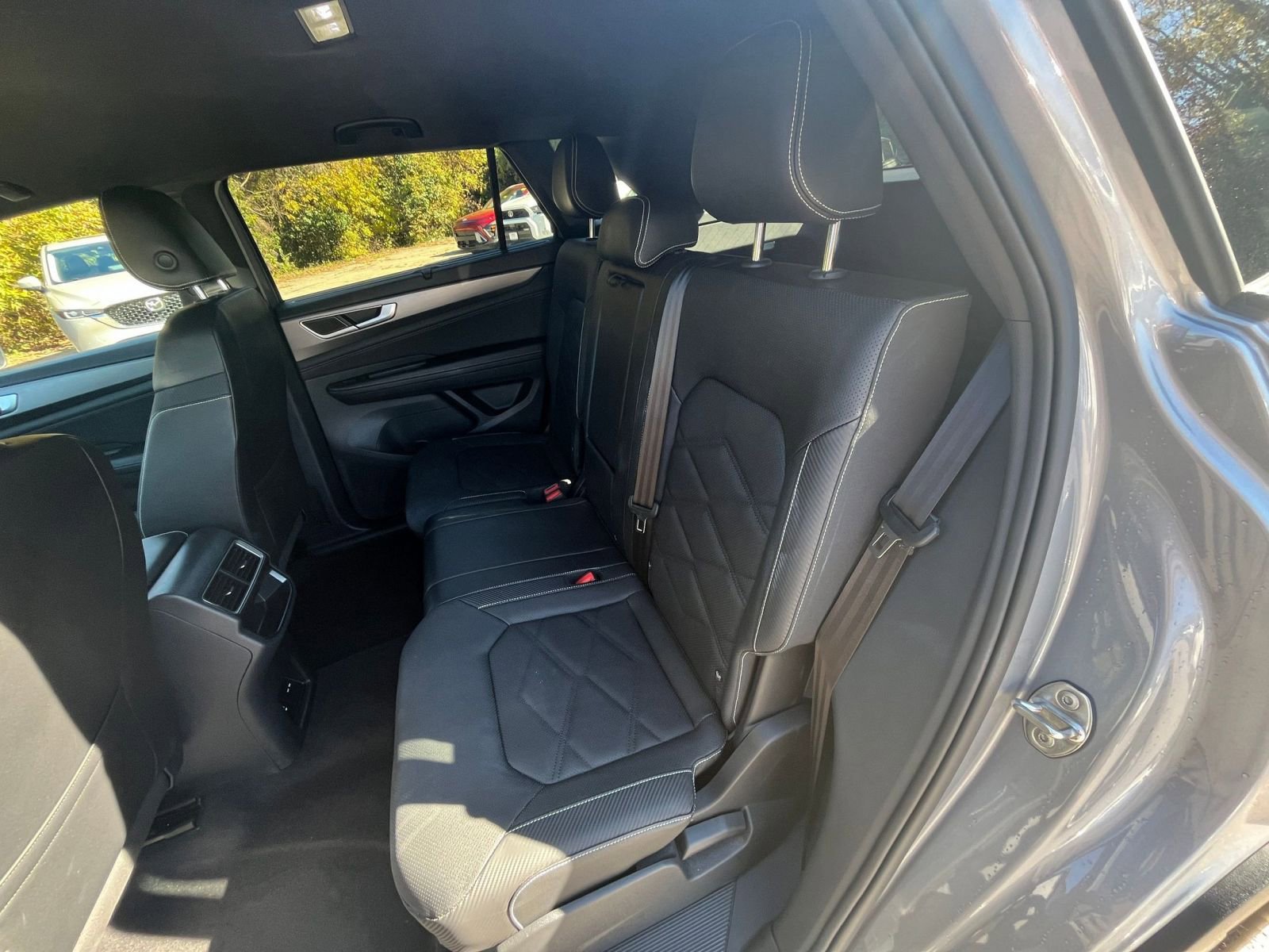 Used 2025 Volkswagen Atlas Cross Sport SE image 32