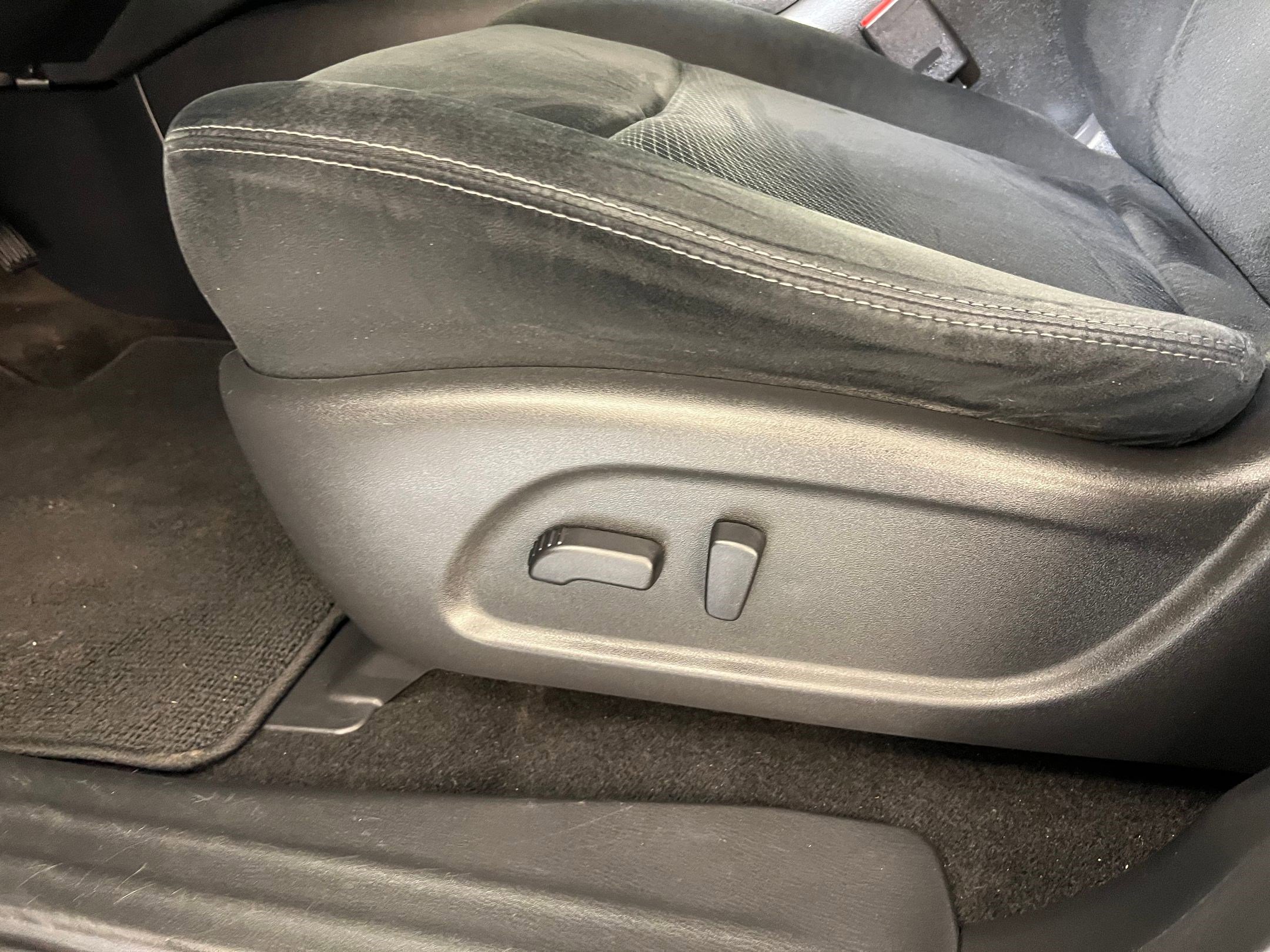 Used 2013 Nissan Pathfinder SV image 12