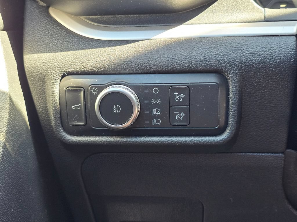 Used 2020 Ford Explorer XLT w/ Equipment Group 202A AWD/4WD image 14
