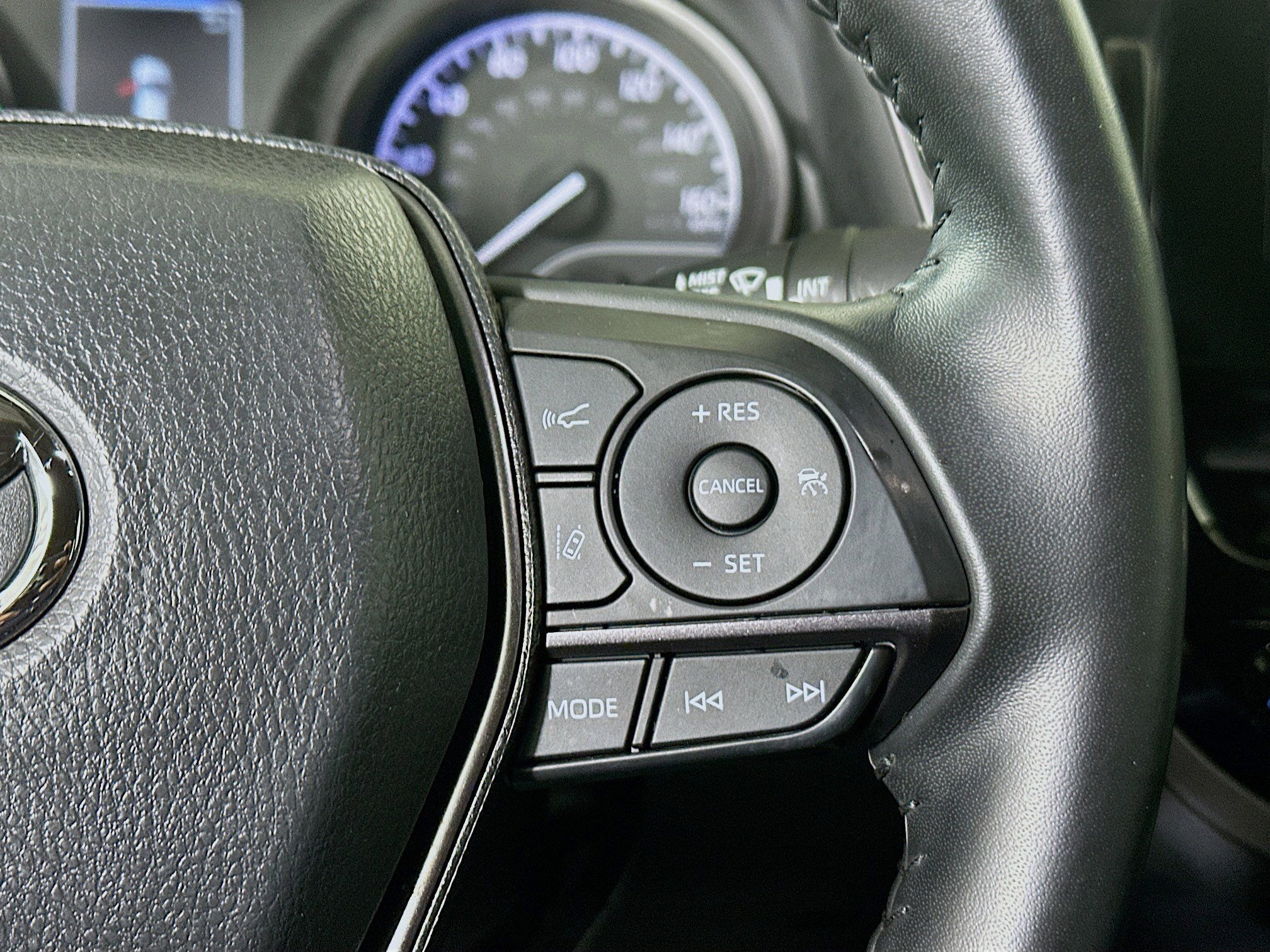 Used 2024 Toyota Camry SE w/ Convenience Package FWD image 17