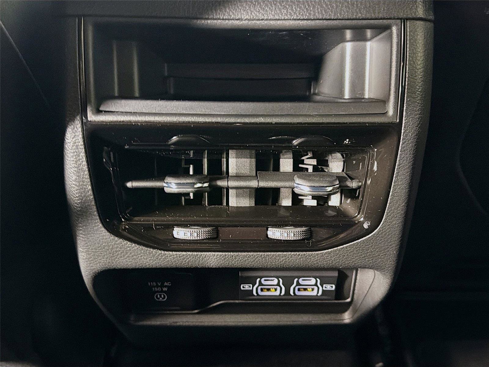 Used 2024 Jeep Grand Cherokee Altitude image 25