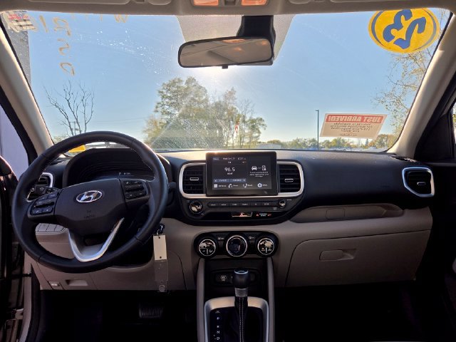Used 2023 Hyundai Venue SEL FWD image 19