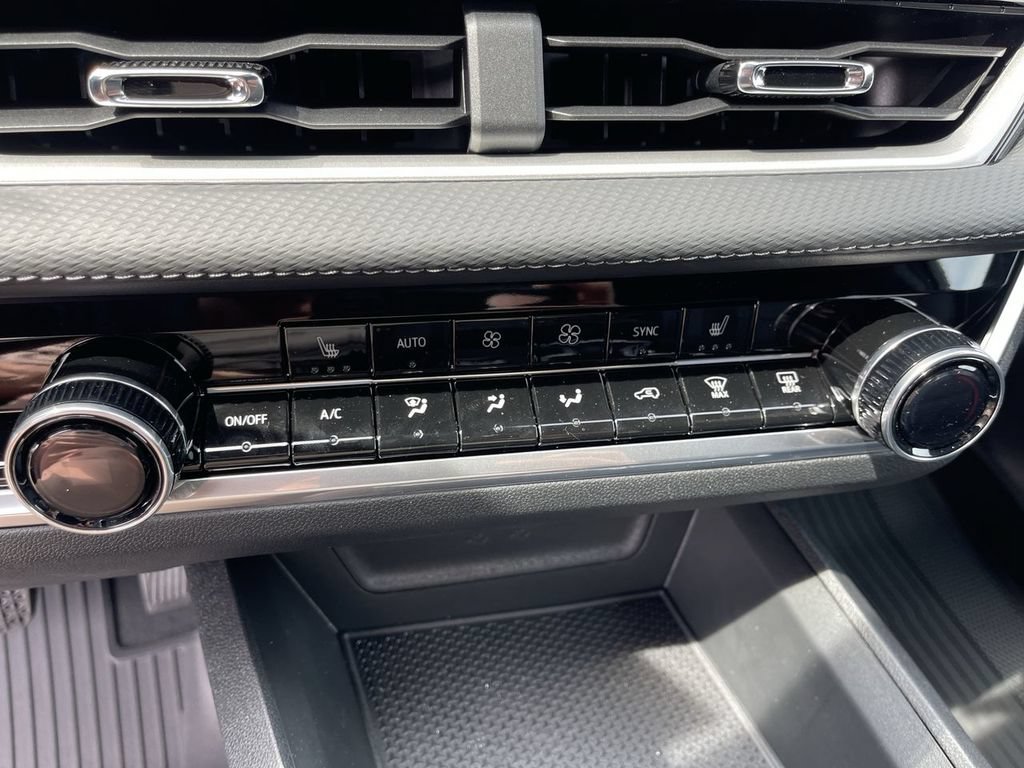 New 2026 Chevrolet Equinox LT w/ Convenience Package II FWD image 19