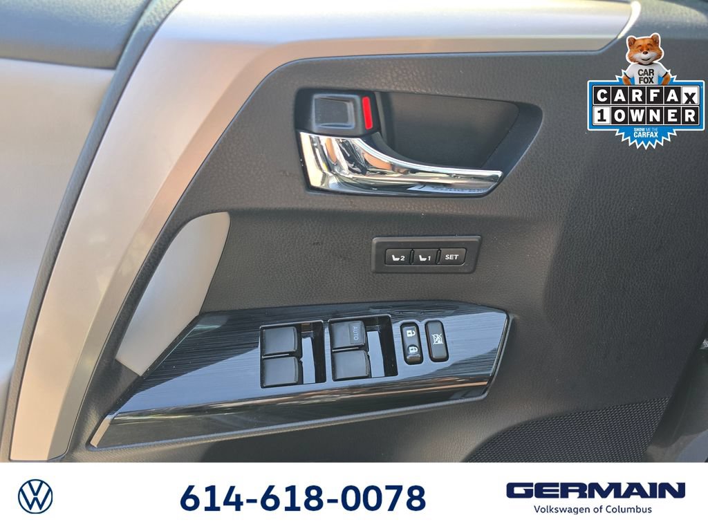 Used 2018 Toyota RAV4 Limited AWD/4WD image 30