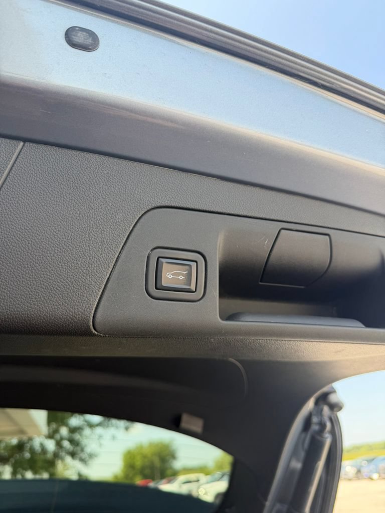 Used 2022 Buick Envision Avenir w/ Technology Package II AWD/4WD image 19