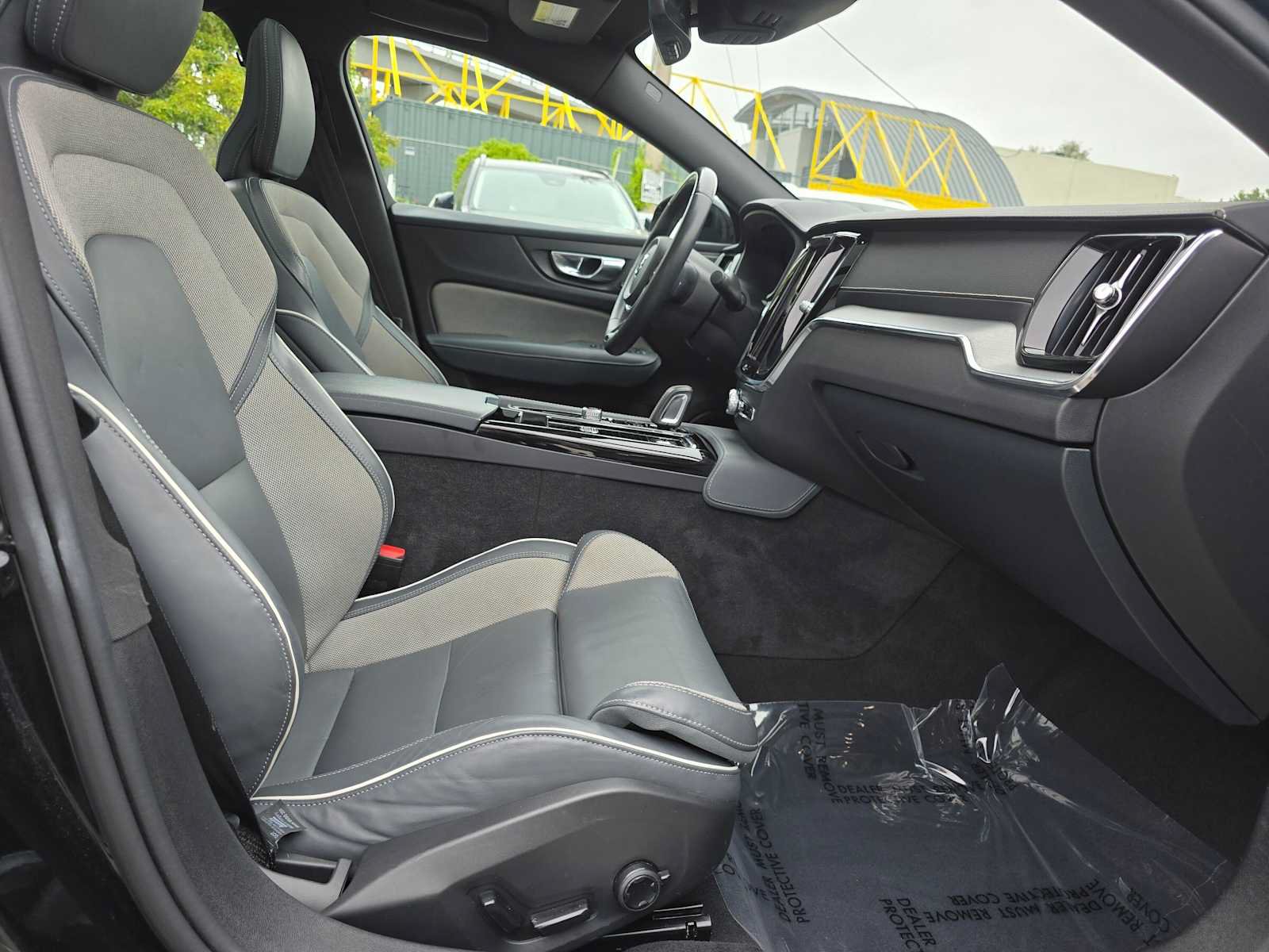 Used 2022 Volvo S60 T8 R-Design w/ Climate Package AWD/4WD image 10