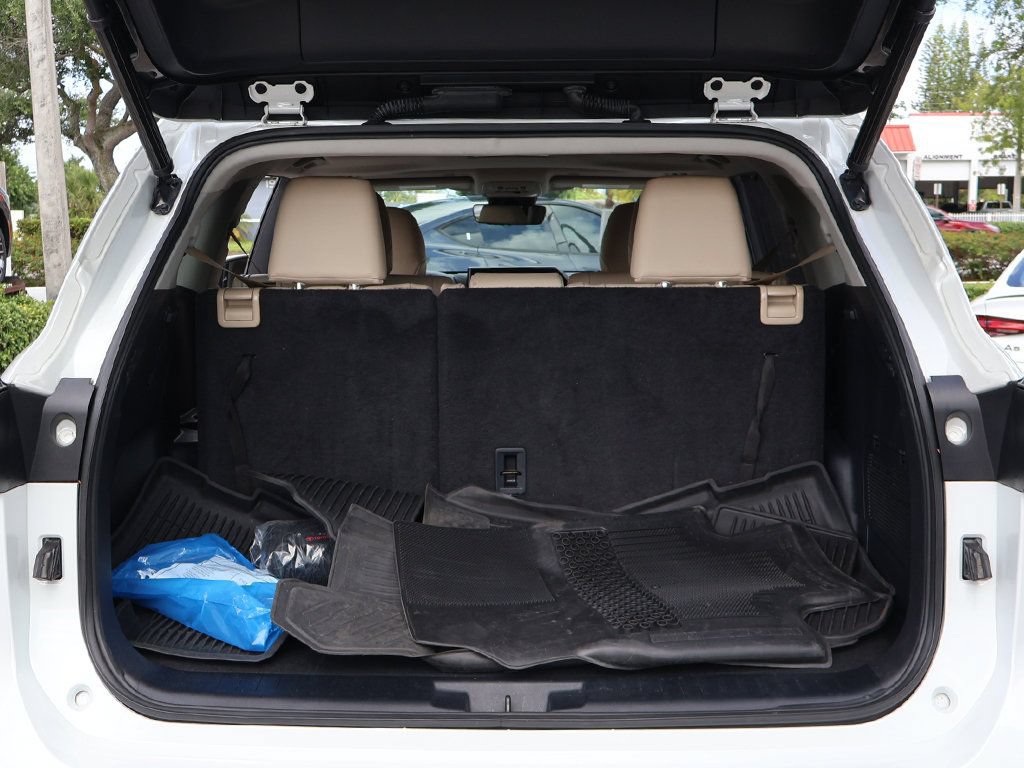 Used 2023 Toyota Highlander XLE FWD image 18