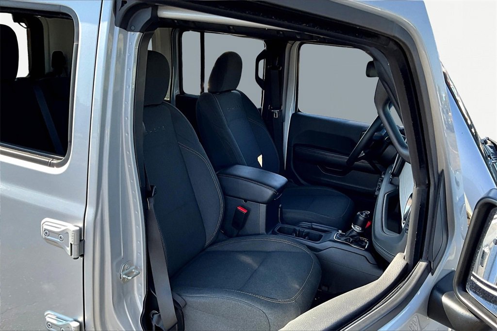 Used 2024 Jeep Wrangler Sahara image 7