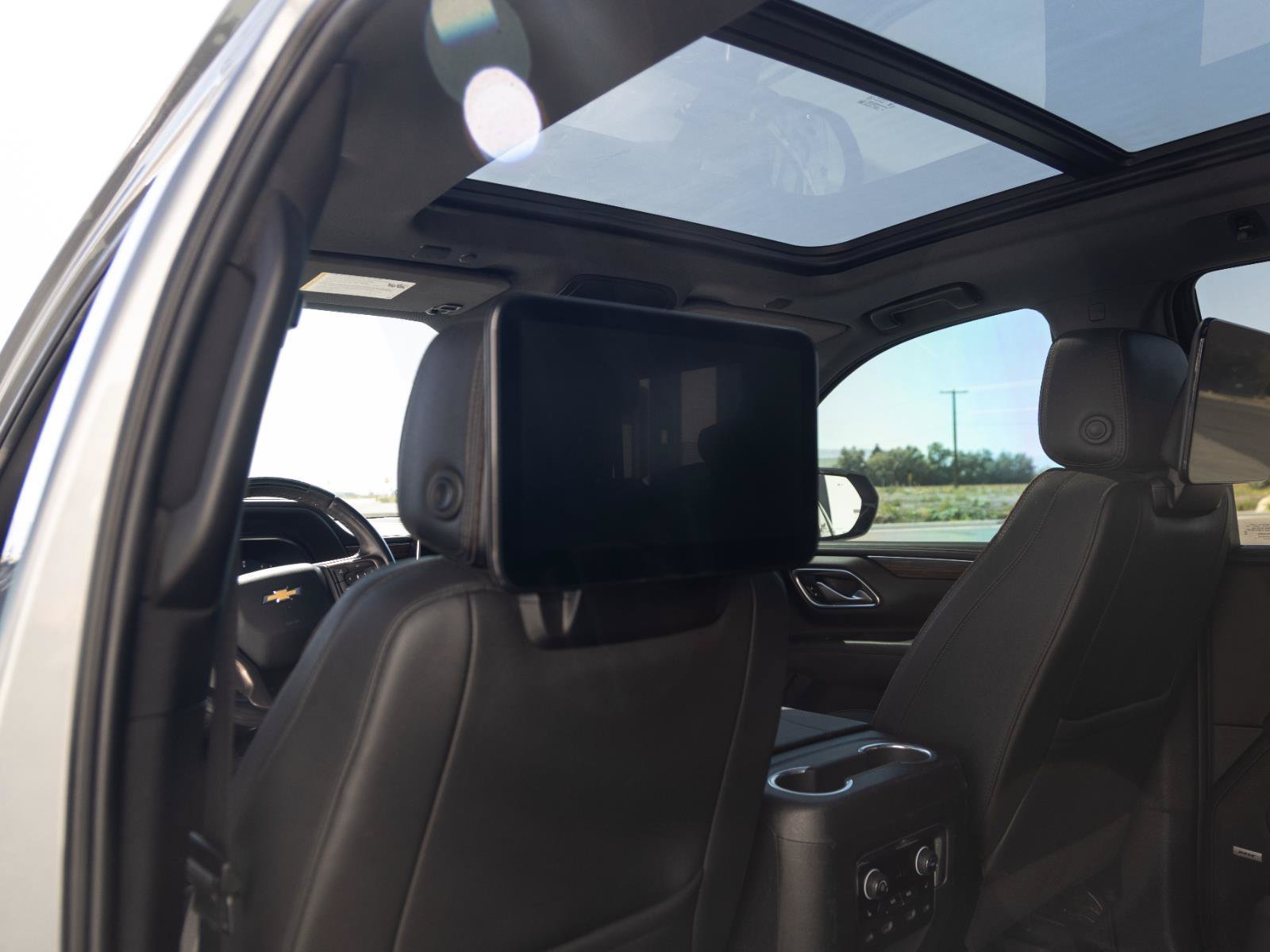 Used 2024 Chevrolet Tahoe High Country w/ Advanced Technology Package AWD/4WD image 17