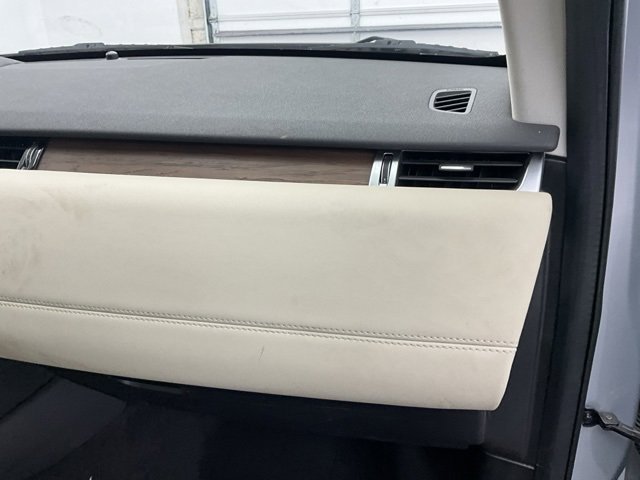 Used 2021 Land Rover Discovery Sport SE image 11