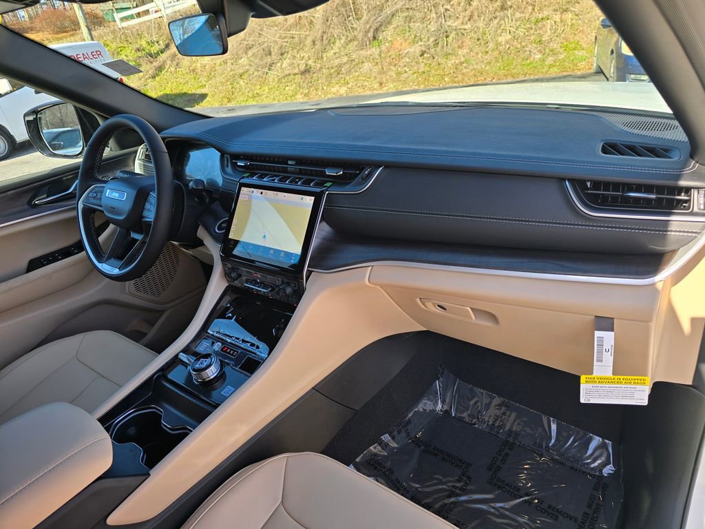 New 2025 Jeep Grand Cherokee Limited image 30