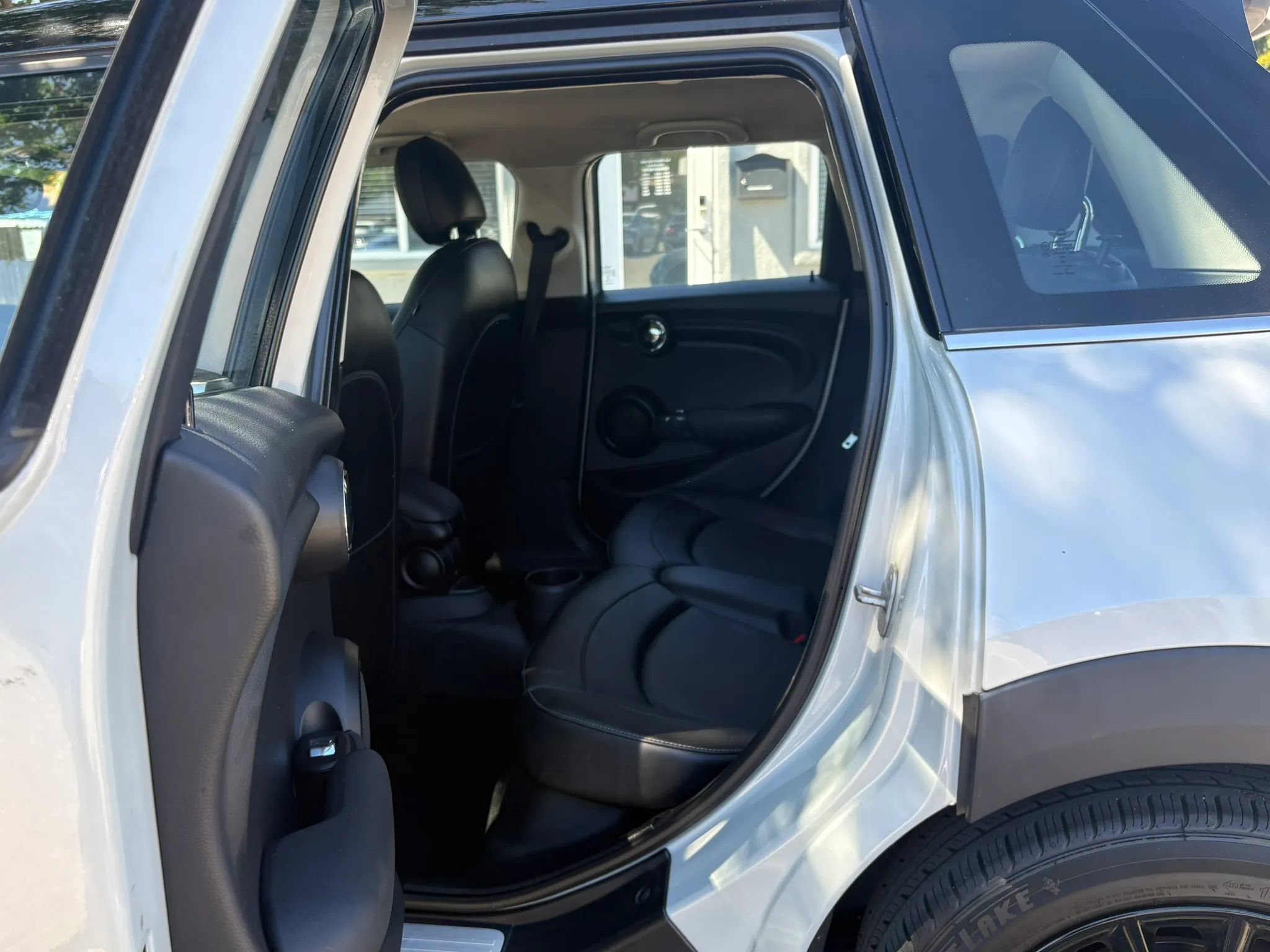 Used 2015 MINI Cooper 4-Door Hardtop image 11