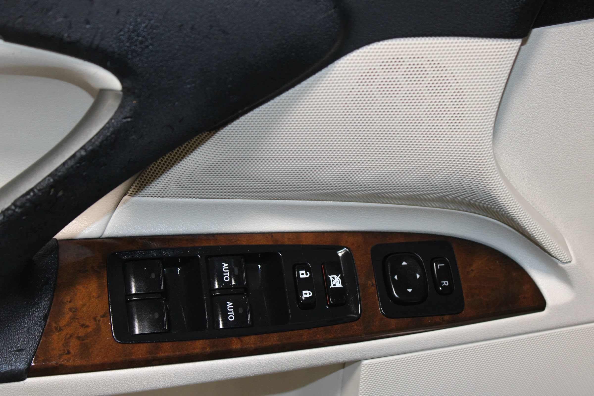 Used 2011 Lexus IS 350C RWD image 14