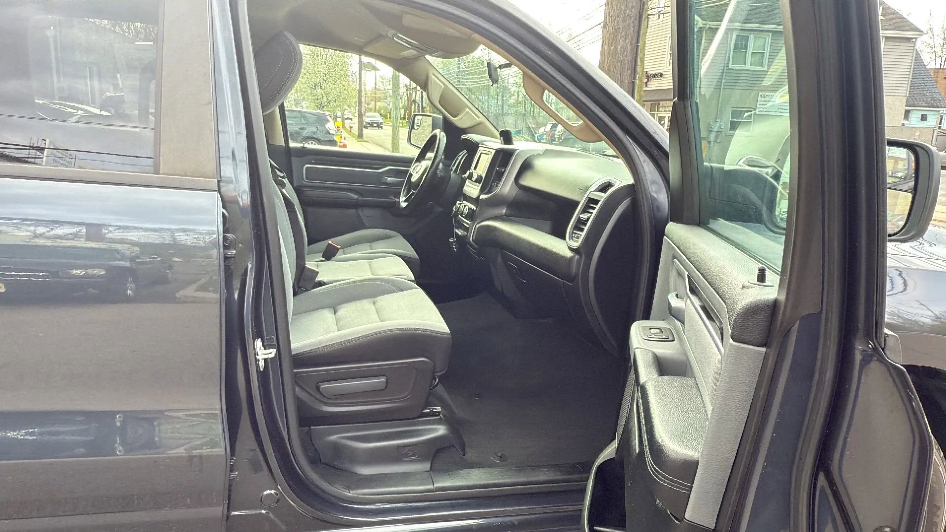 Used 2019 RAM 1500 Big Horn AWD/4WD image 23