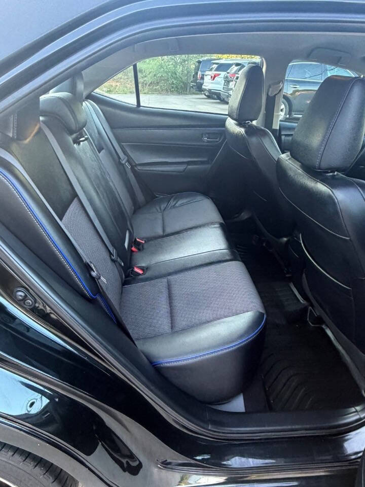 Used 2017 Toyota Corolla SE w/ Carpet Mat Package (TMS) FWD image 17