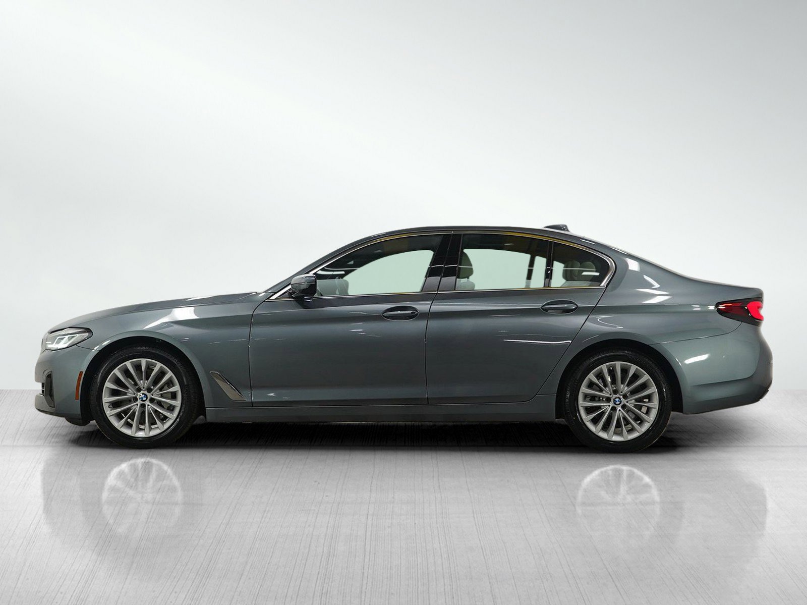 Used 2021 BMW 530i xDrive w/ Convenience Package image 2