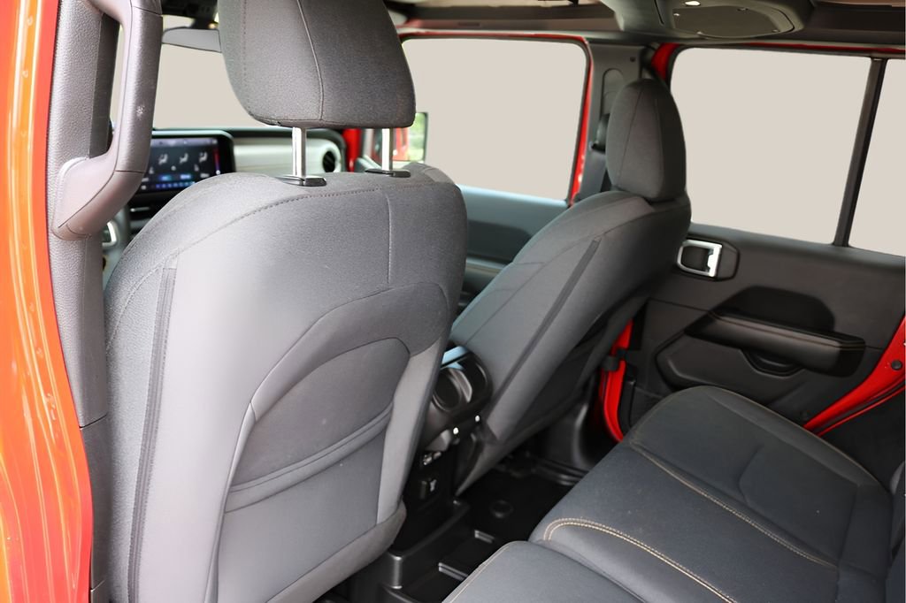 Used 2024 Jeep Wrangler Unlimited Sahara AWD/4WD image 14
