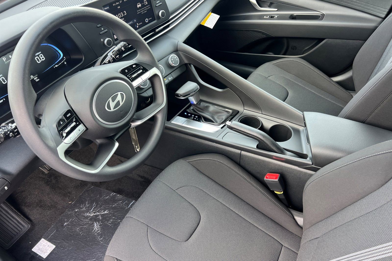 Used 2025 Hyundai Elantra SE image 13