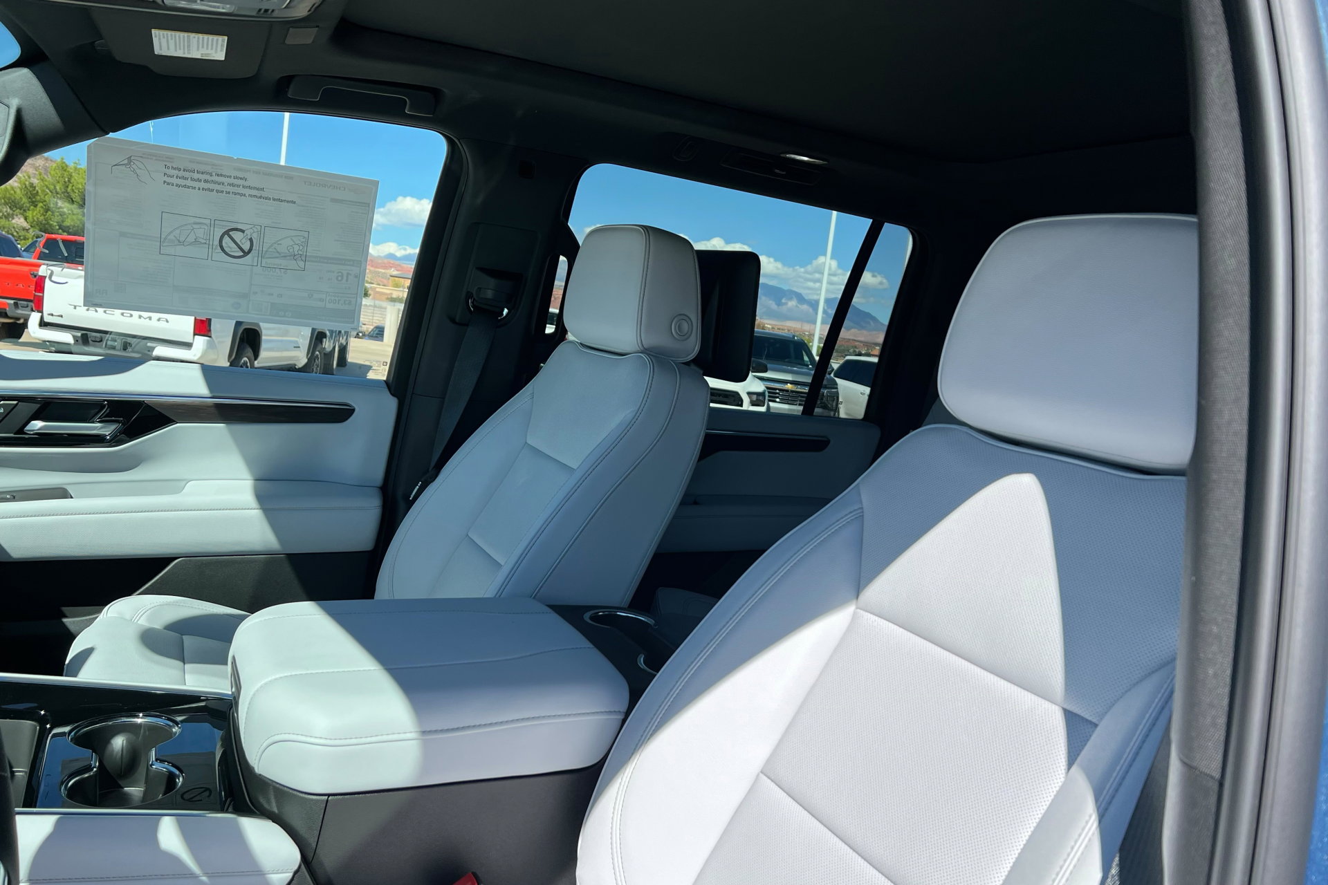 New 2026 Chevrolet Suburban Premier image 17