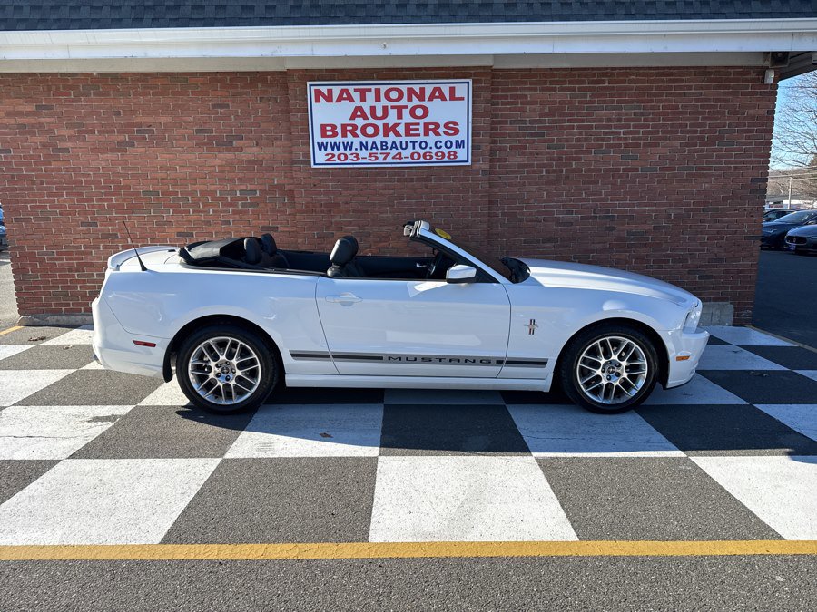 Used 2013 Ford Mustang Premium image 2
