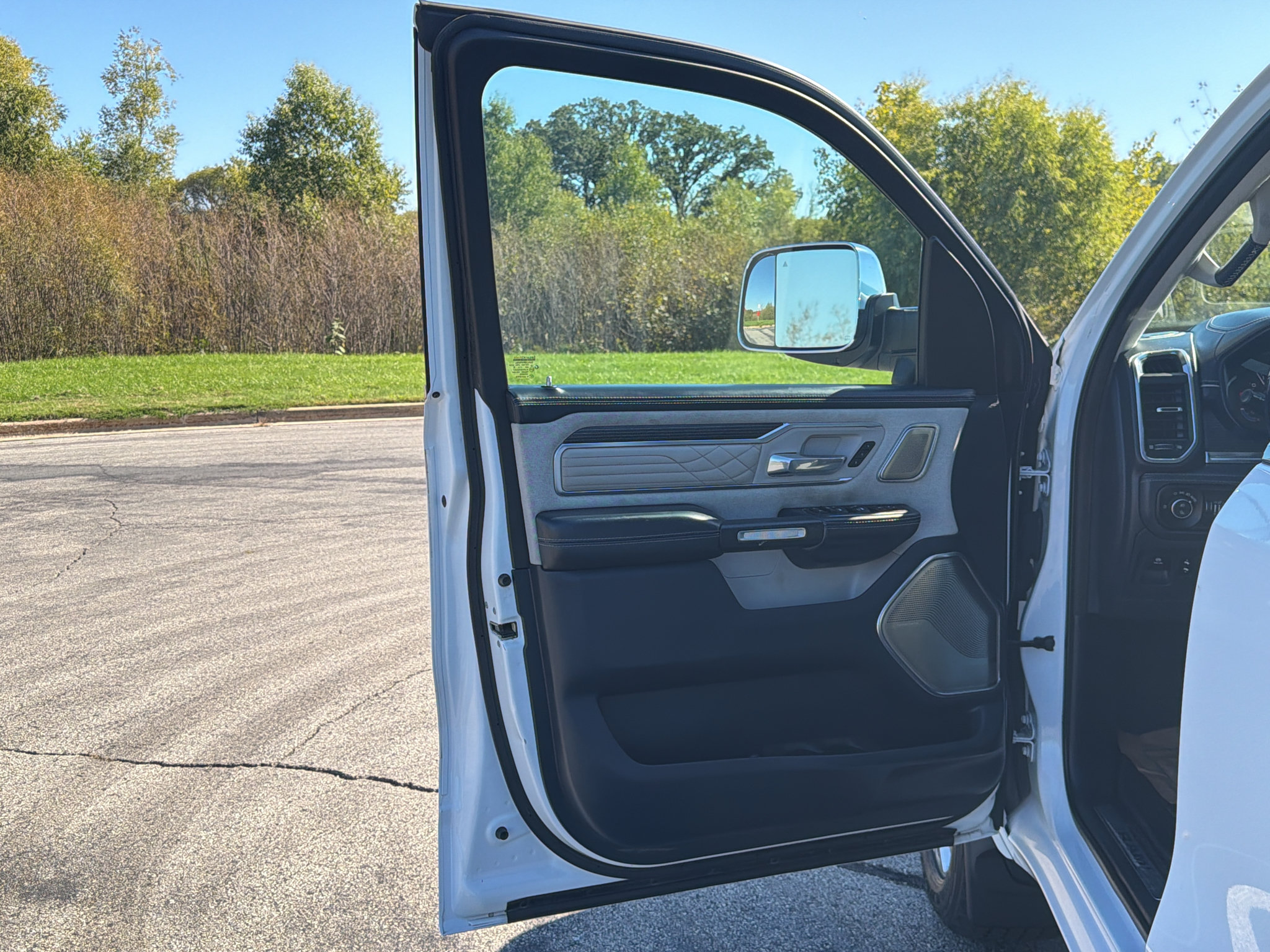 Used 2023 RAM 1500 Limited AWD/4WD image 10
