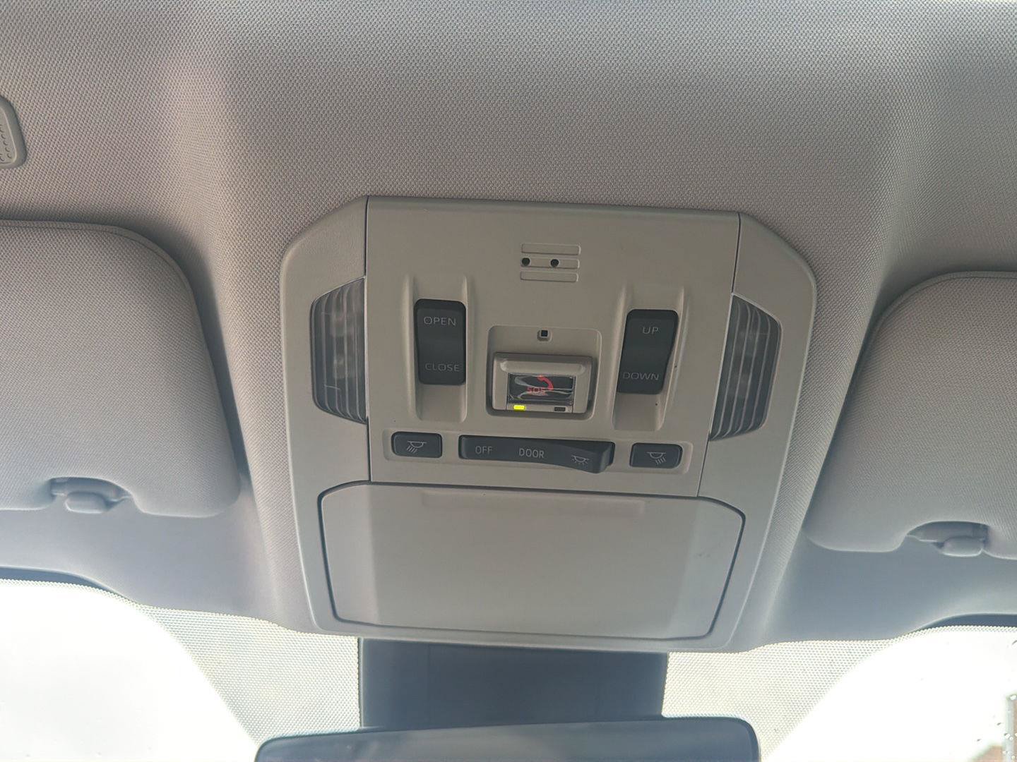 Used 2023 Toyota Highlander XLE AWD/4WD image 24