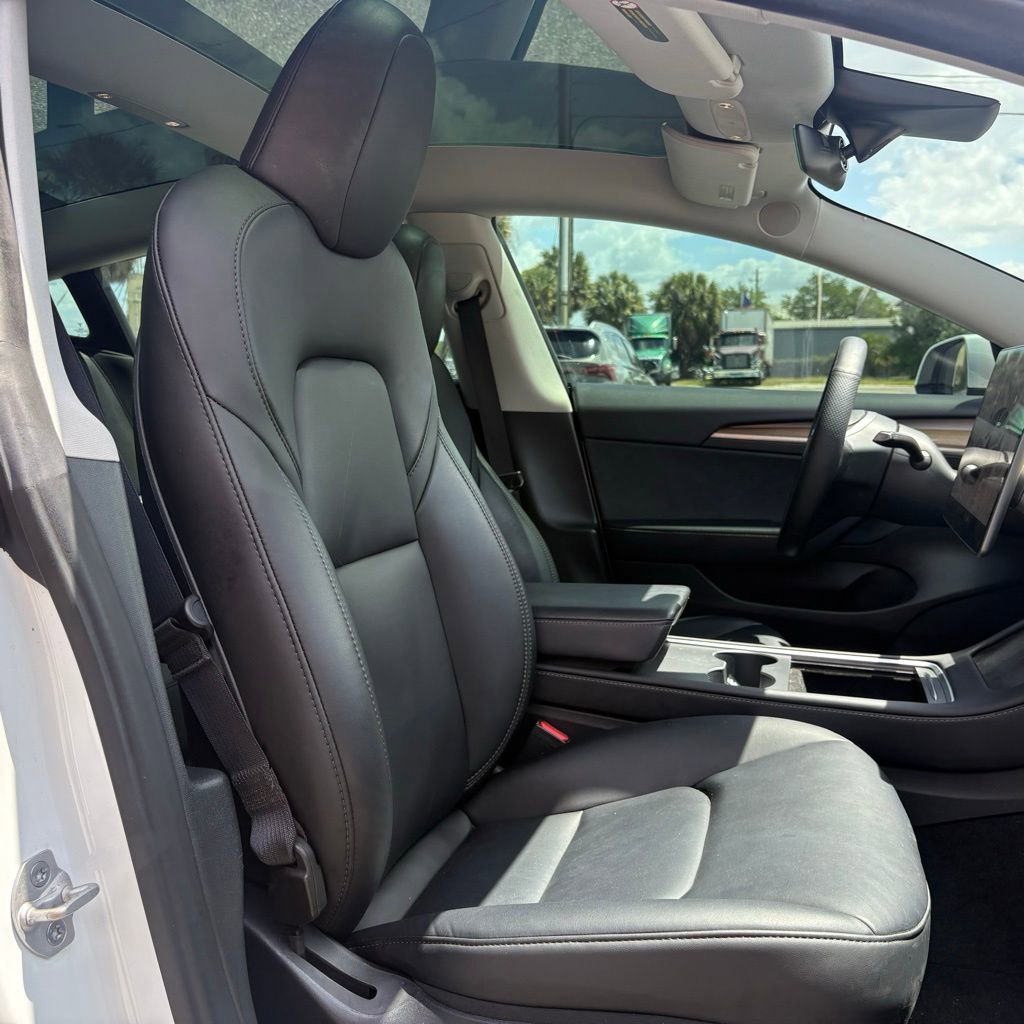 Used 2023 Tesla Model 3 Standard Range image 17