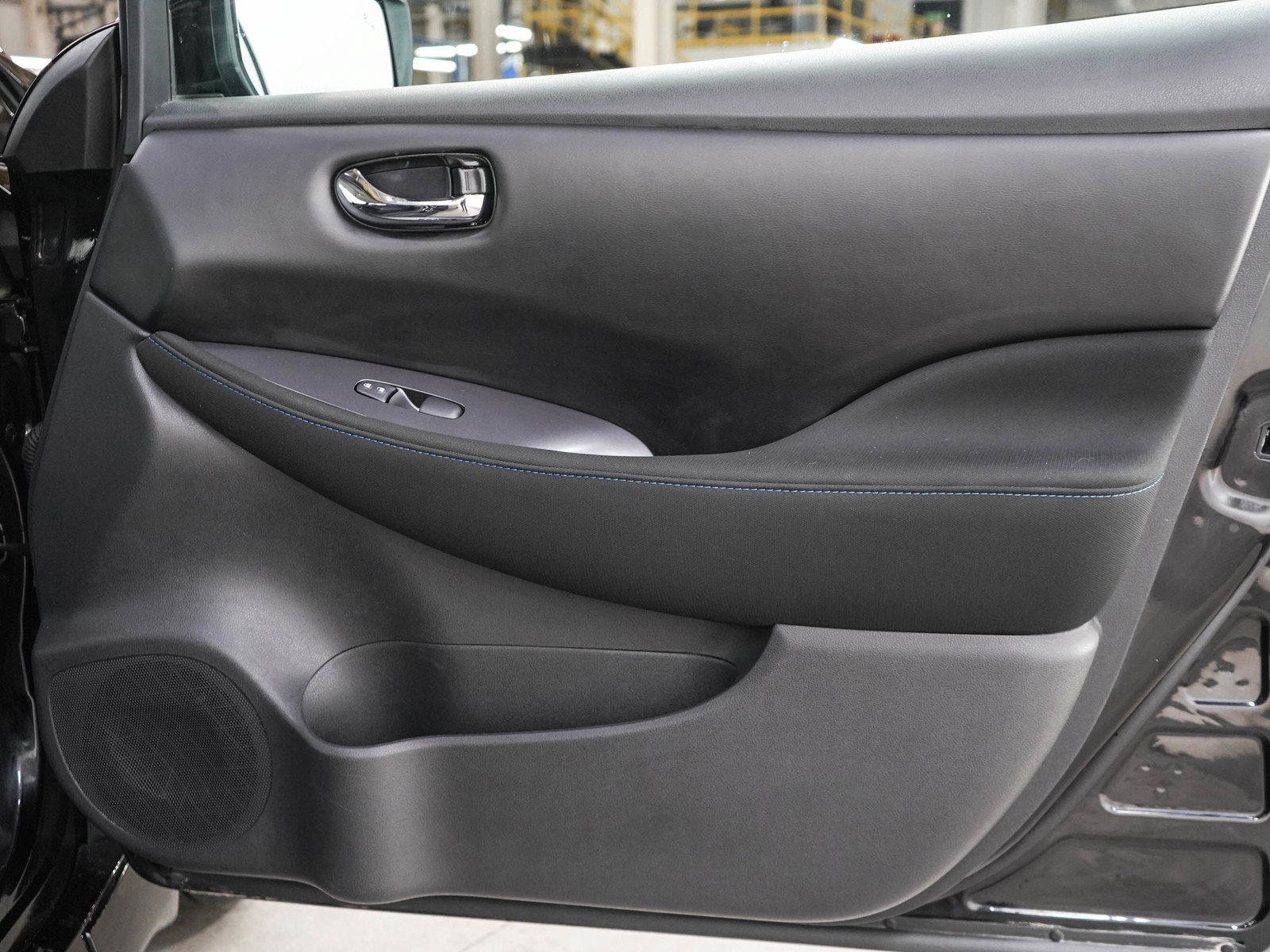 Used 2025 Nissan Leaf S FWD image 9