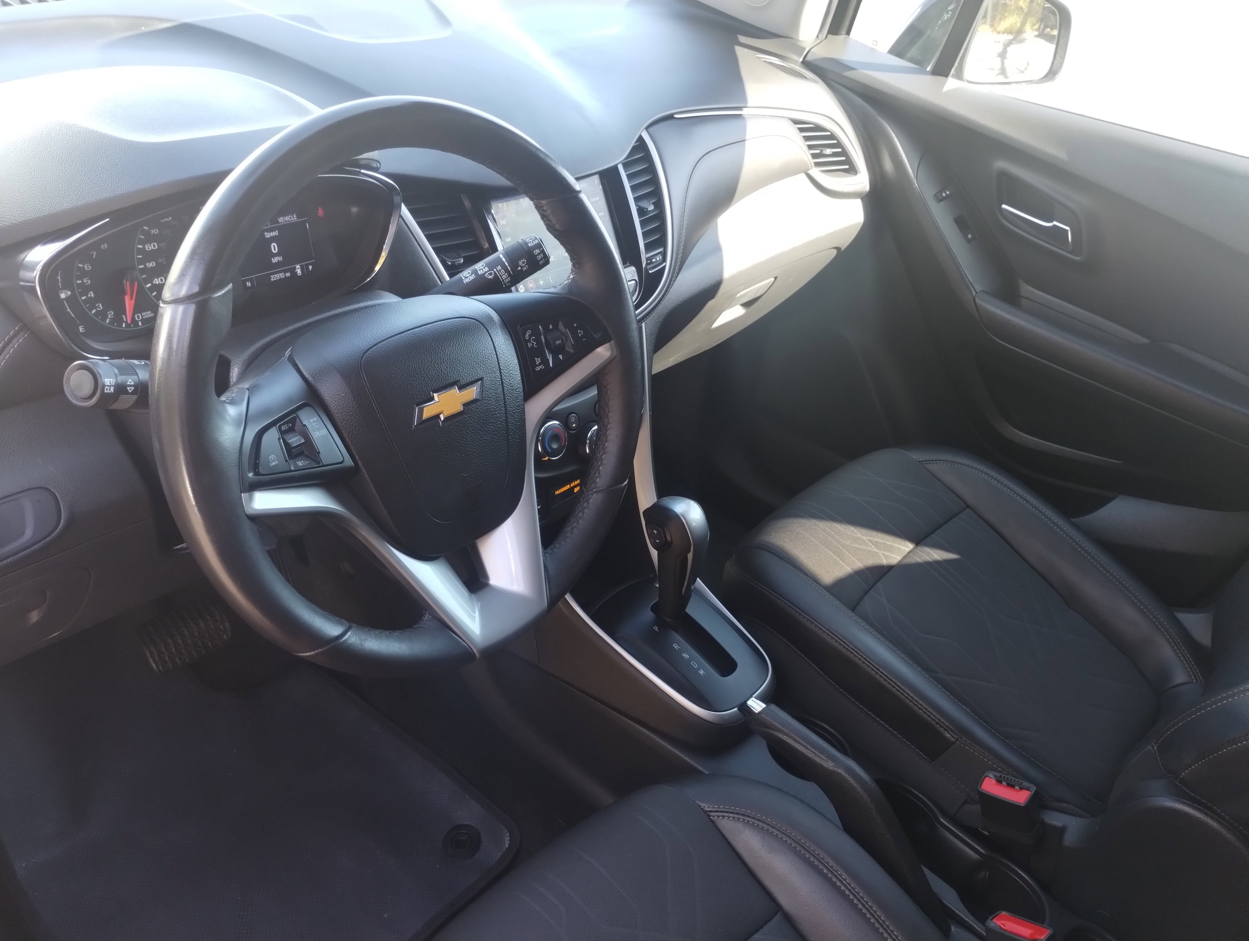 Used 2020 Chevrolet Trax LT w/ LT Convenience Package image 9