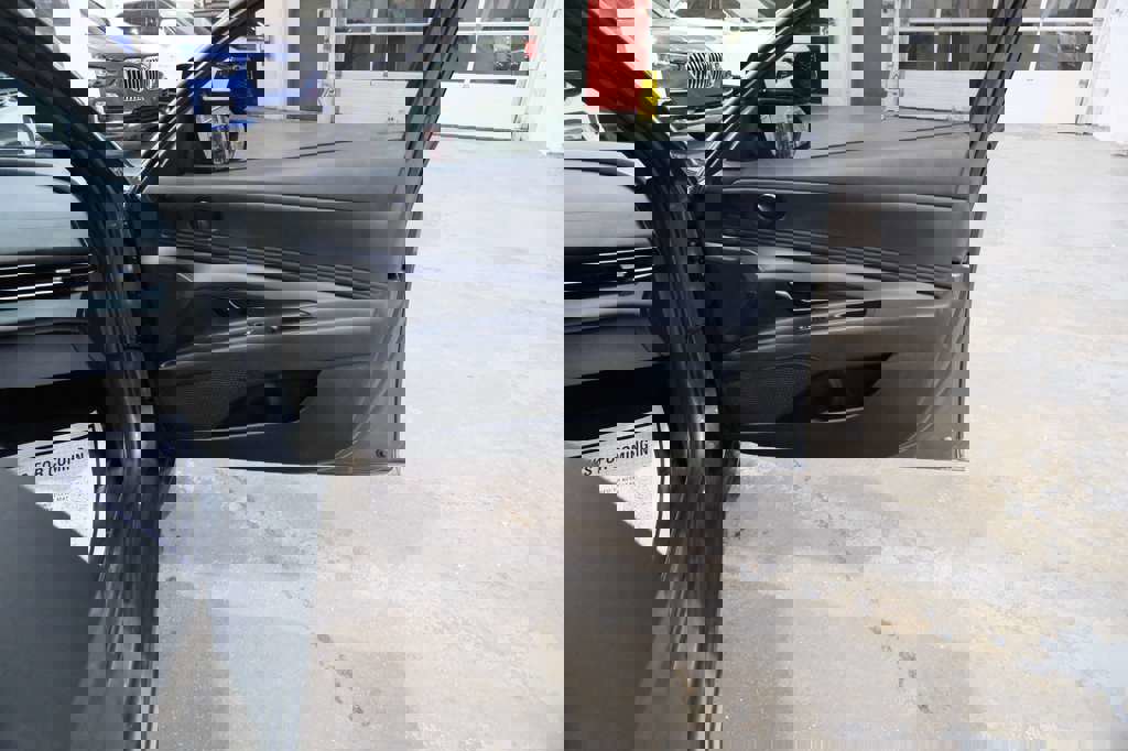 Used 2025 Hyundai Elantra Sport image 32