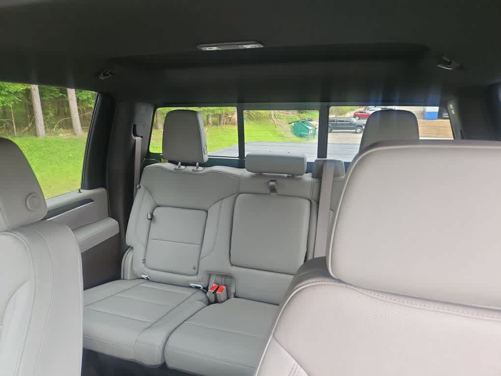 New 2026 GMC Sierra 3500 SLT w/ SLT Convenience Package AWD/4WD image 17
