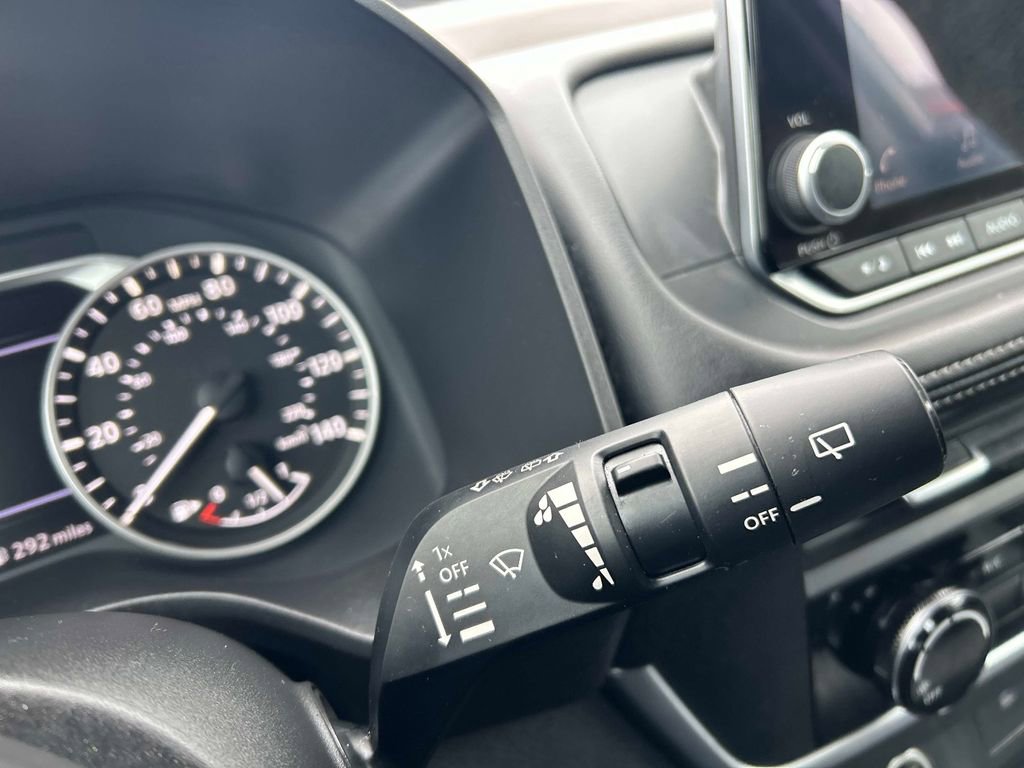 Used 2023 Nissan Rogue S image 25