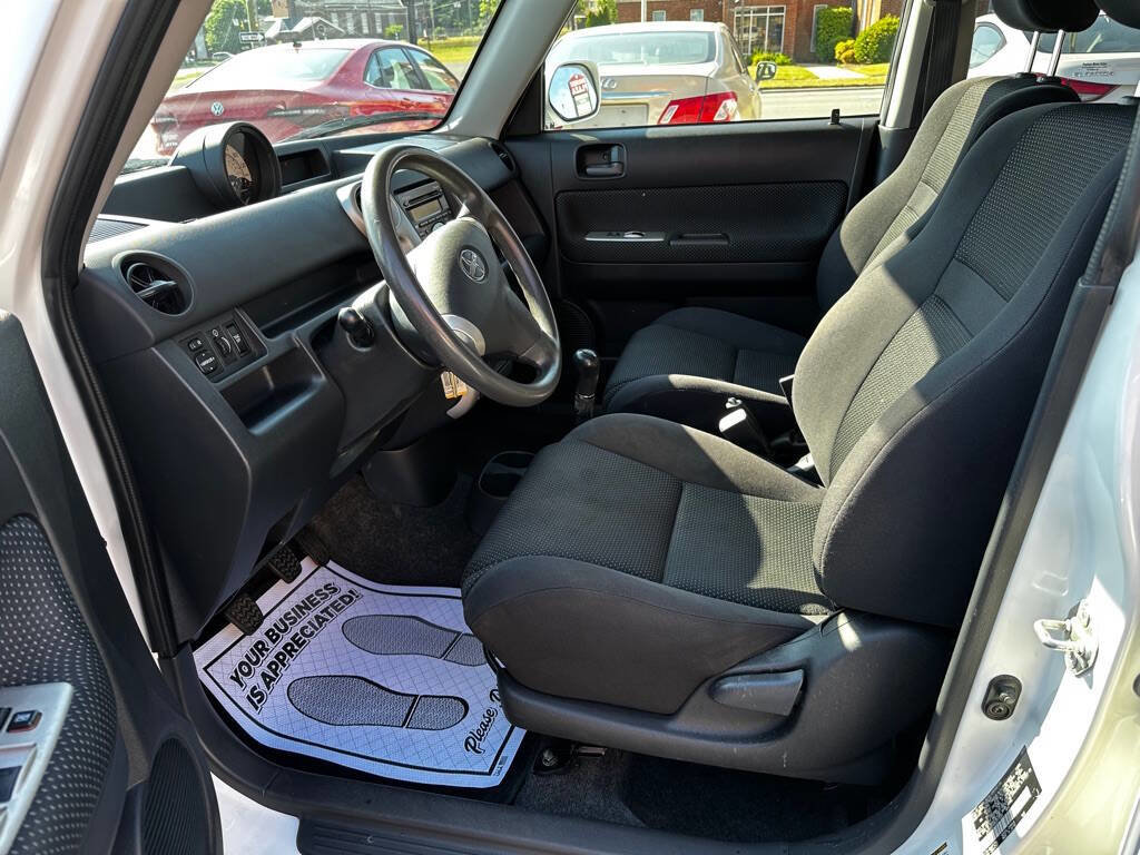Used 2005 Scion xB FWD image 11