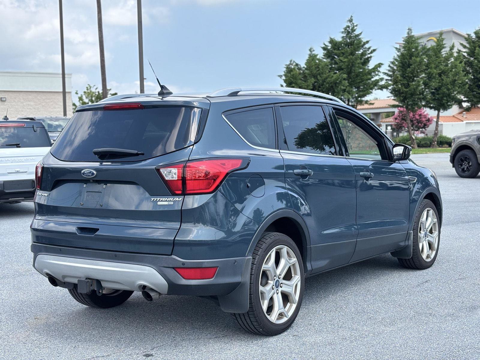 Used 2019 Ford Escape Titanium AWD/4WD image 8