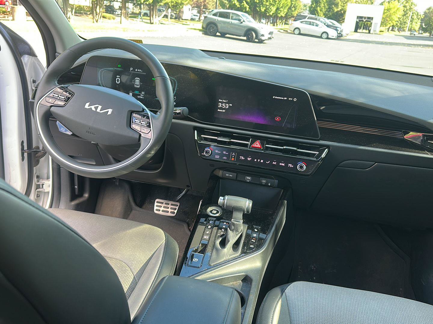 Used 2024 Kia Niro SX Touring FWD image 14