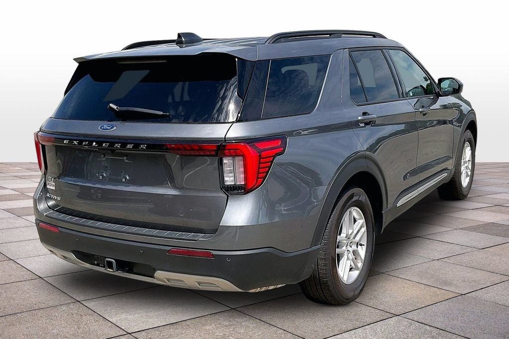Used 2025 Ford Explorer Active w/ Active Comfort Package RWD image 12