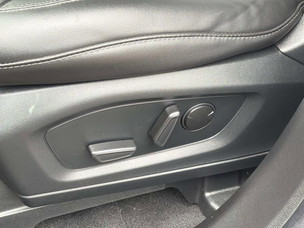 Certified 2023 Ford Explorer XLT w/ Equipment Group 202A image 21