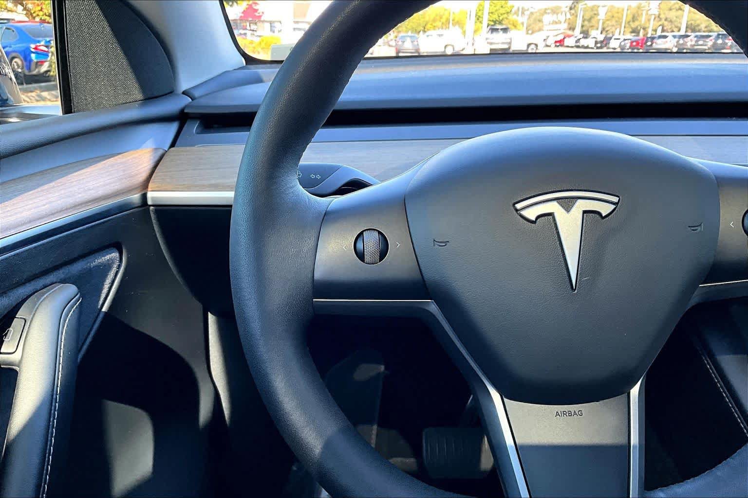 Used 2023 Tesla Model Y Long Range AWD/4WD image 23