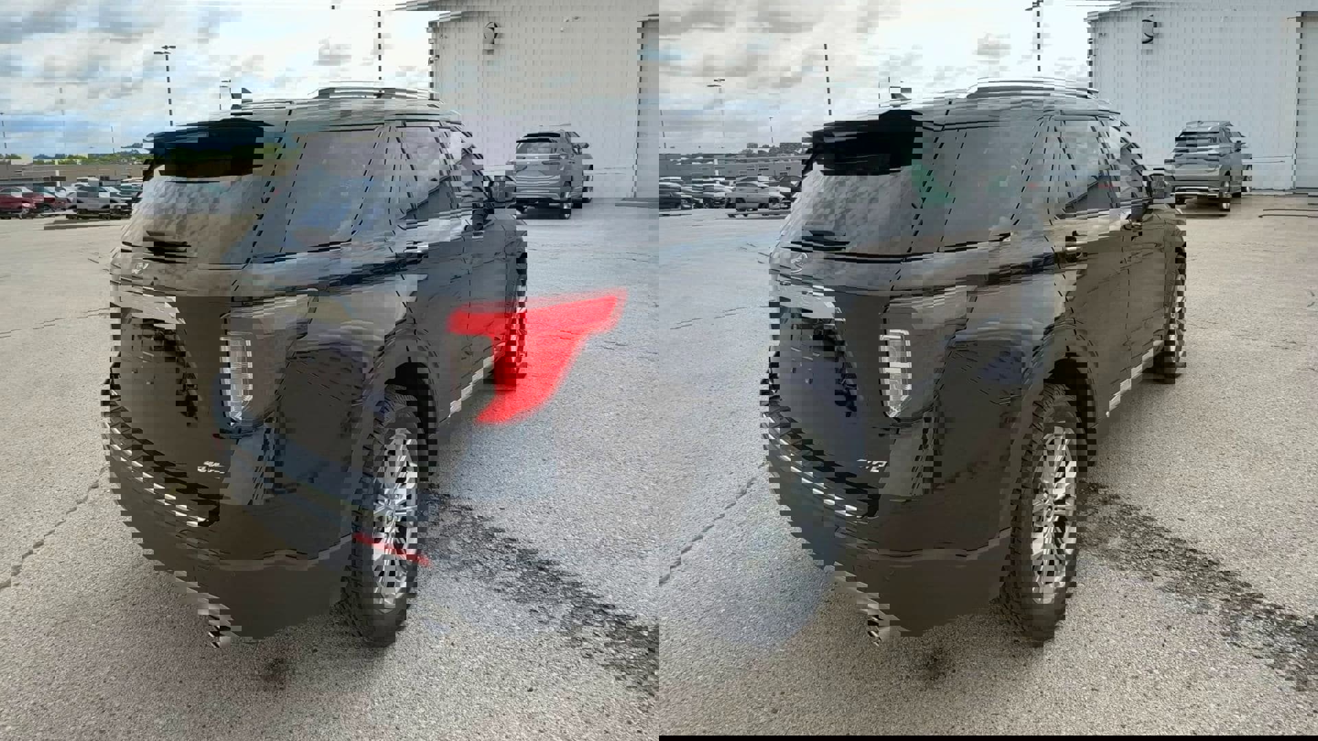 Used 2023 Ford Explorer Limited image 8