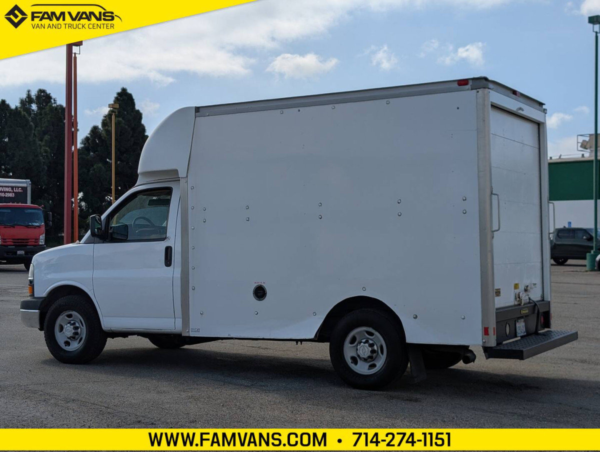 Used 2015 Chevrolet Express 3500 w/ Chrome Appearance Package image 5