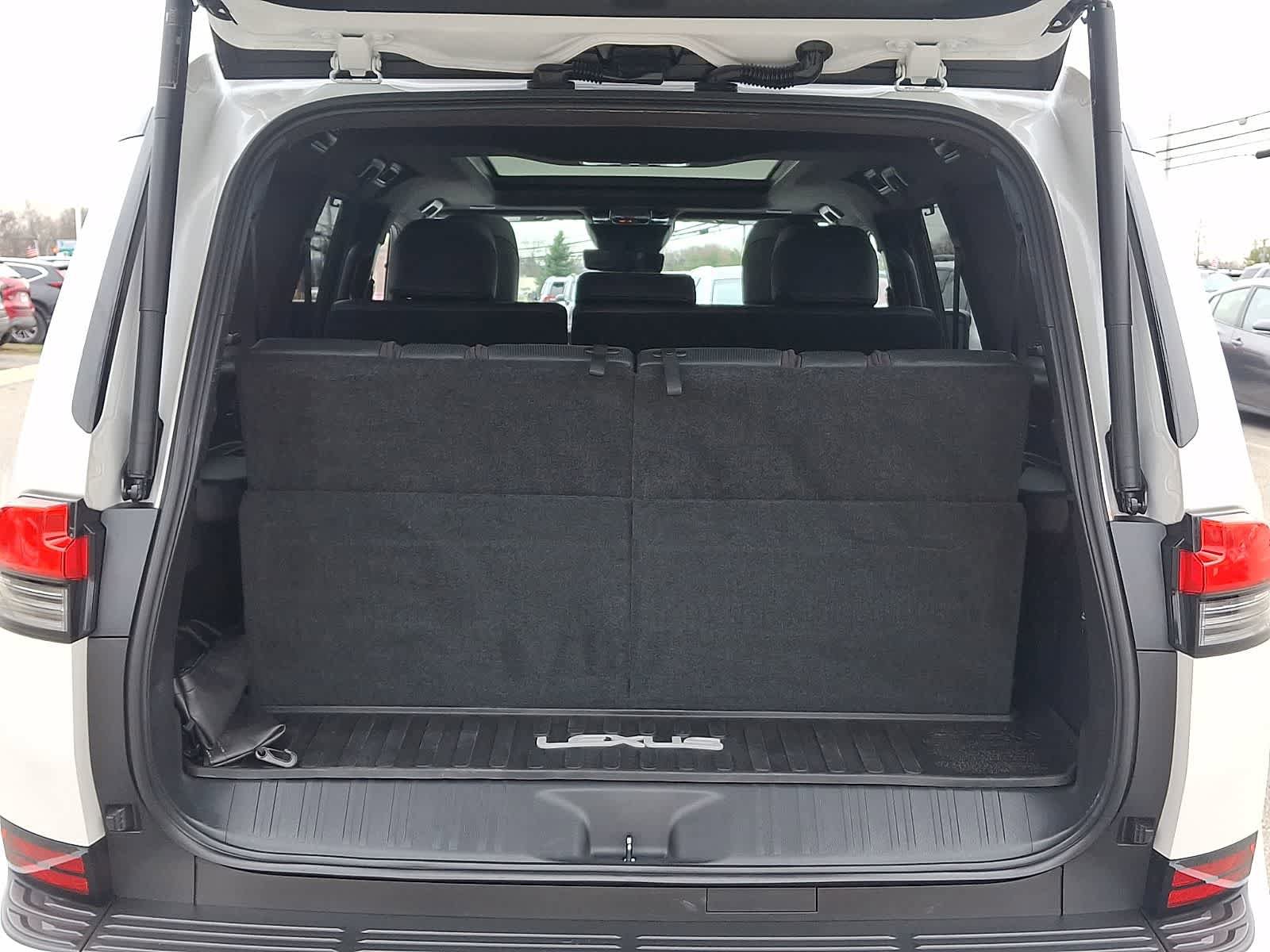 Used 2024 Lexus GX 550 w/ Accessory Package (2T) AWD/4WD image 30