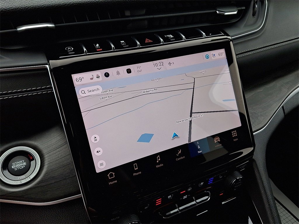 Used 2022 Jeep Grand Cherokee L Limited w/ Luxury Tech Group II image 19