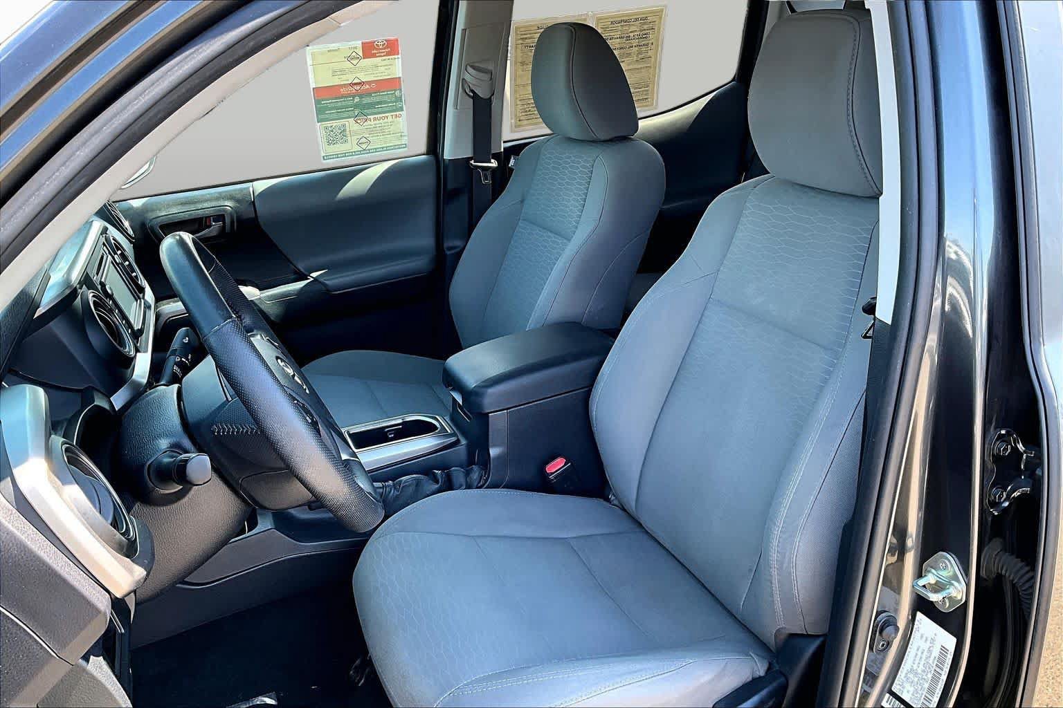 Used 2017 Toyota Tacoma SR5 AWD/4WD image 7