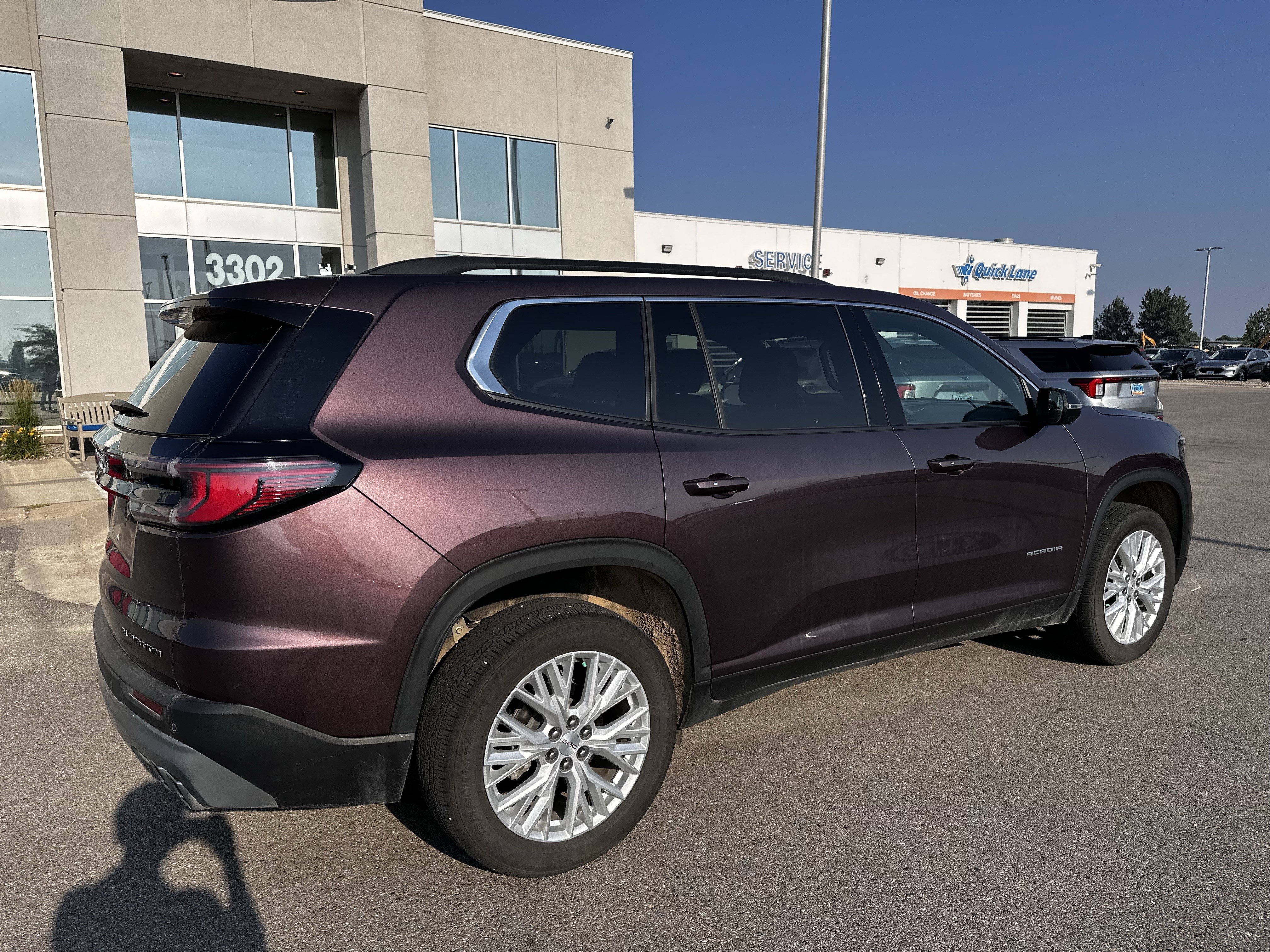 Used 2024 GMC Acadia Elevation w/ Luxury Package AWD/4WD image 4