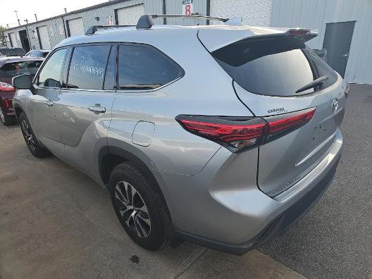 Used 2020 Toyota Highlander XLE image 6